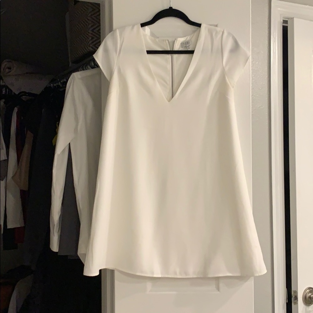 White short sleeve shift dress